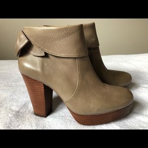 Gianni Bini Leather Boots / Size 10